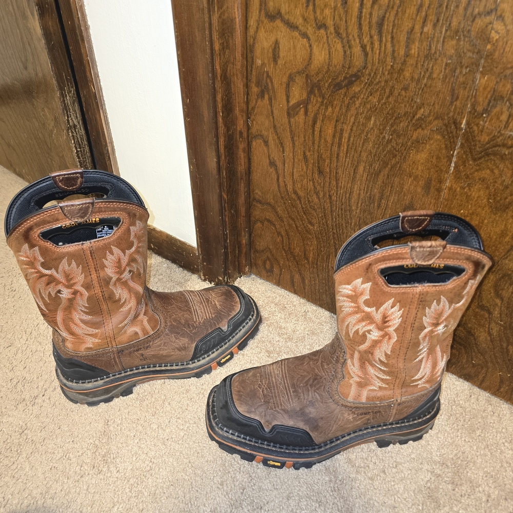 Brown Western Boots with Embroidered Design